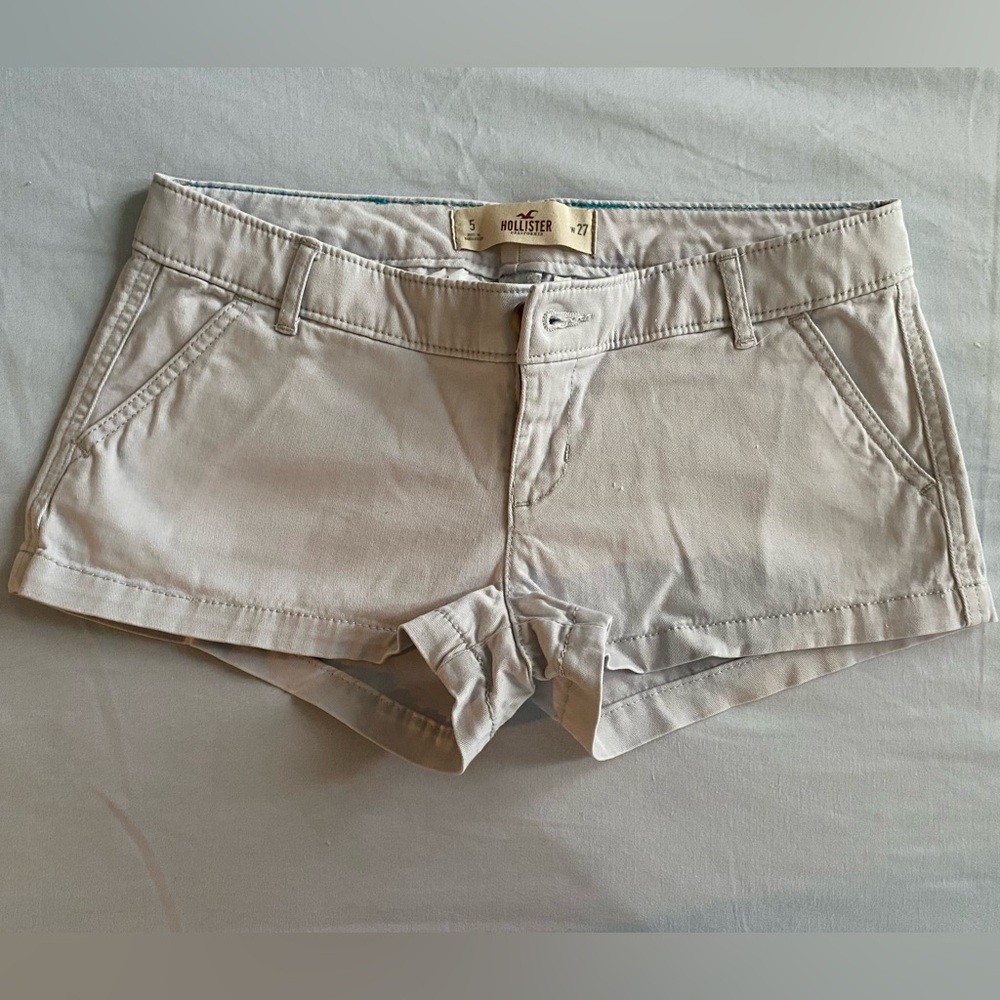 Hollister, women’s size 27, white cargo-esque shorts